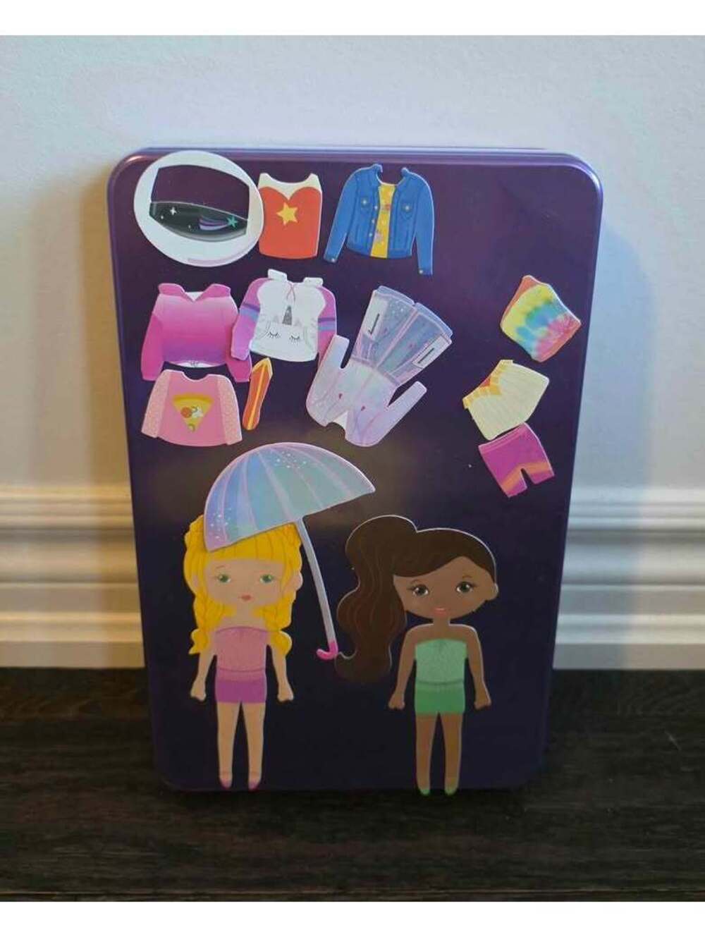 Magnetic Dress-Up Dolls Playset with Tin - Travel